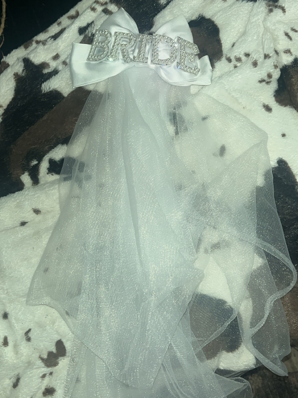 White 'Bride'Veil with Sparkling Bow Accent hair clip